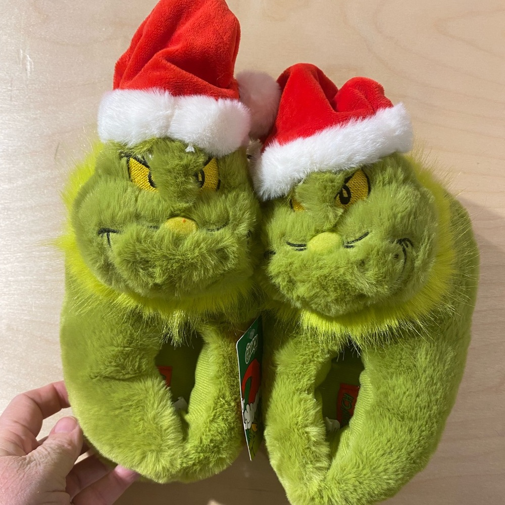 Kids Grinch Slippers with Santa Hats 11-12 (QA) - Picture 9 of 9